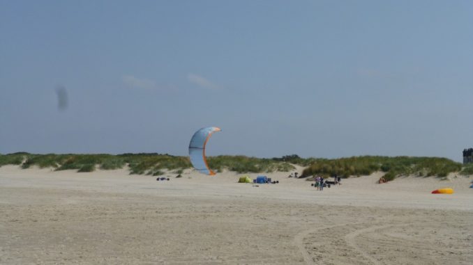 Kiteschirm am Strand